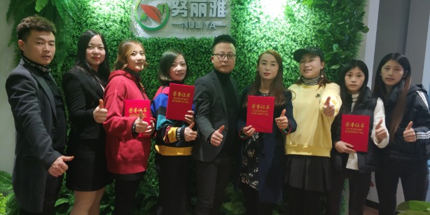 努丽雅植物养发加盟合影